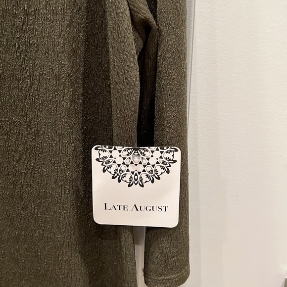 Brand new with tag green top - Picture 4 of 6